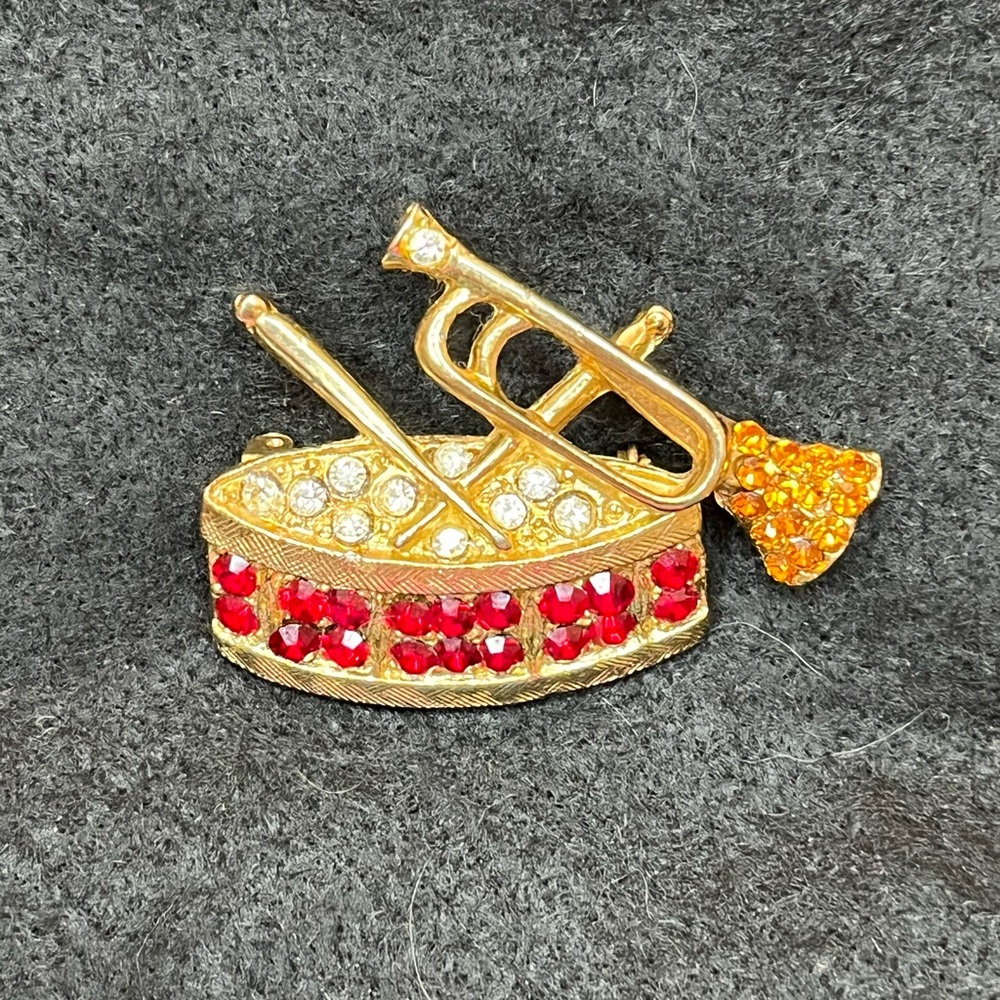 Signed ORA Vintage Musical Drum Drummer Pin Brooch Gold Tone & Rhinestone
